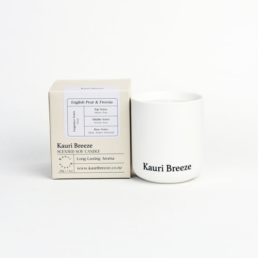 English Pear & Freesia scented candle